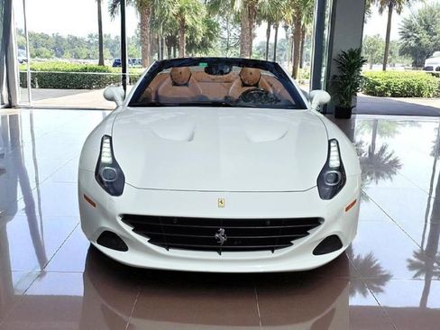 Used 2016 Ferrari California T image 4