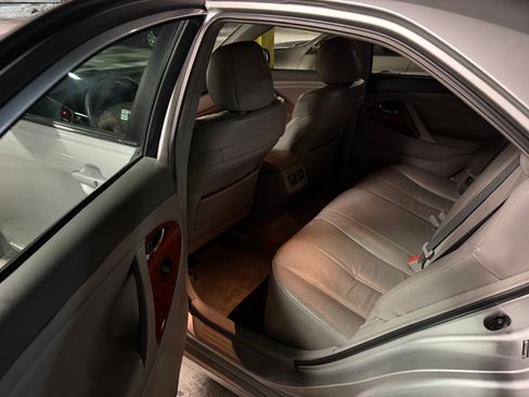 Used 2010 Toyota Camry XLE image 13