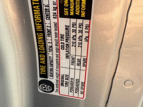 Used 2004 Chevrolet SSR w/ Preferred Equipment Group image 21