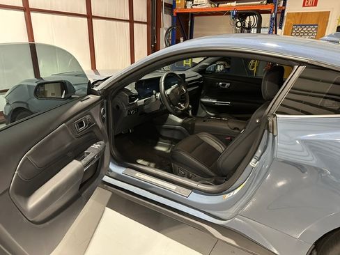 Used 2025 Ford Mustang GT Premium RWD image 9