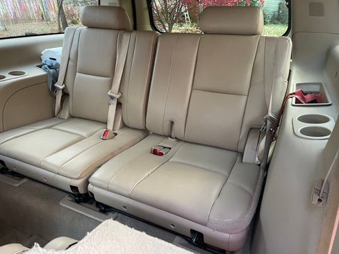 Used 2013 Chevrolet Suburban LTZ image 11