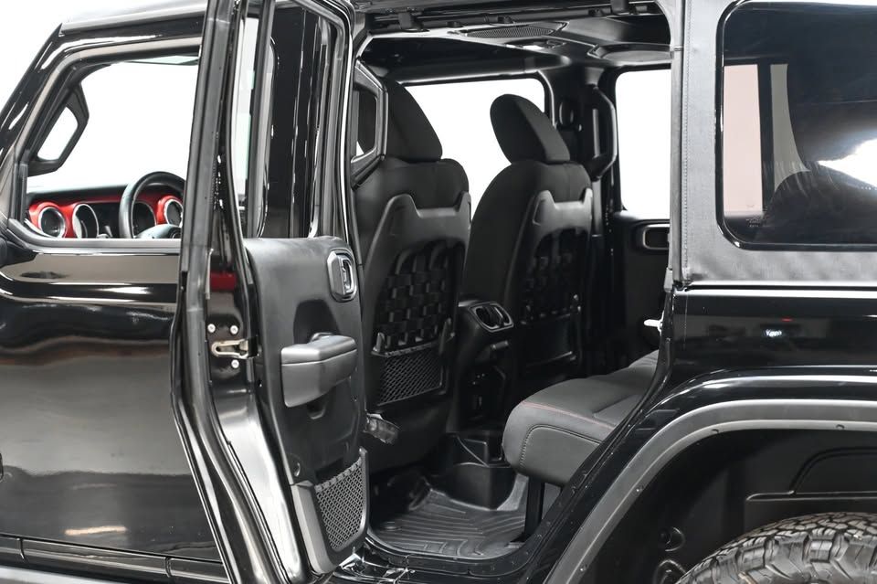Used 2018 Jeep Wrangler Unlimited Rubicon AWD/4WD image 16