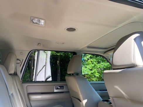 Used 2014 Ford Expedition Limited w/ Equipment Group 301A AWD/4WD image 9