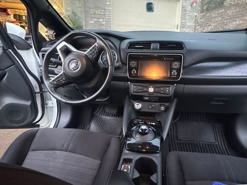 Used 2019 Nissan Leaf SV w/ SV Technology Package image 24