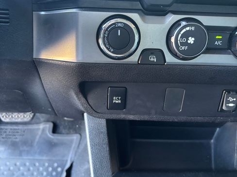 Used 2019 Toyota Tacoma SR image 5