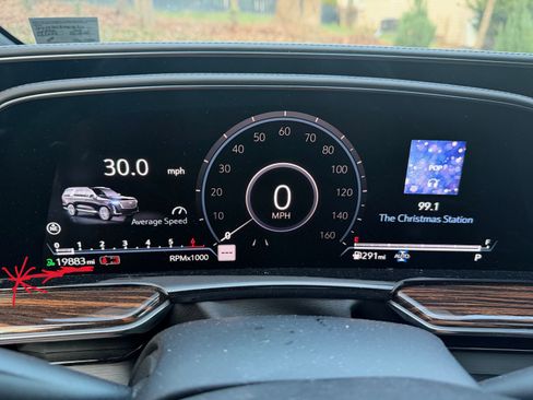 Used 2021 Cadillac Escalade Premium Luxury image 8