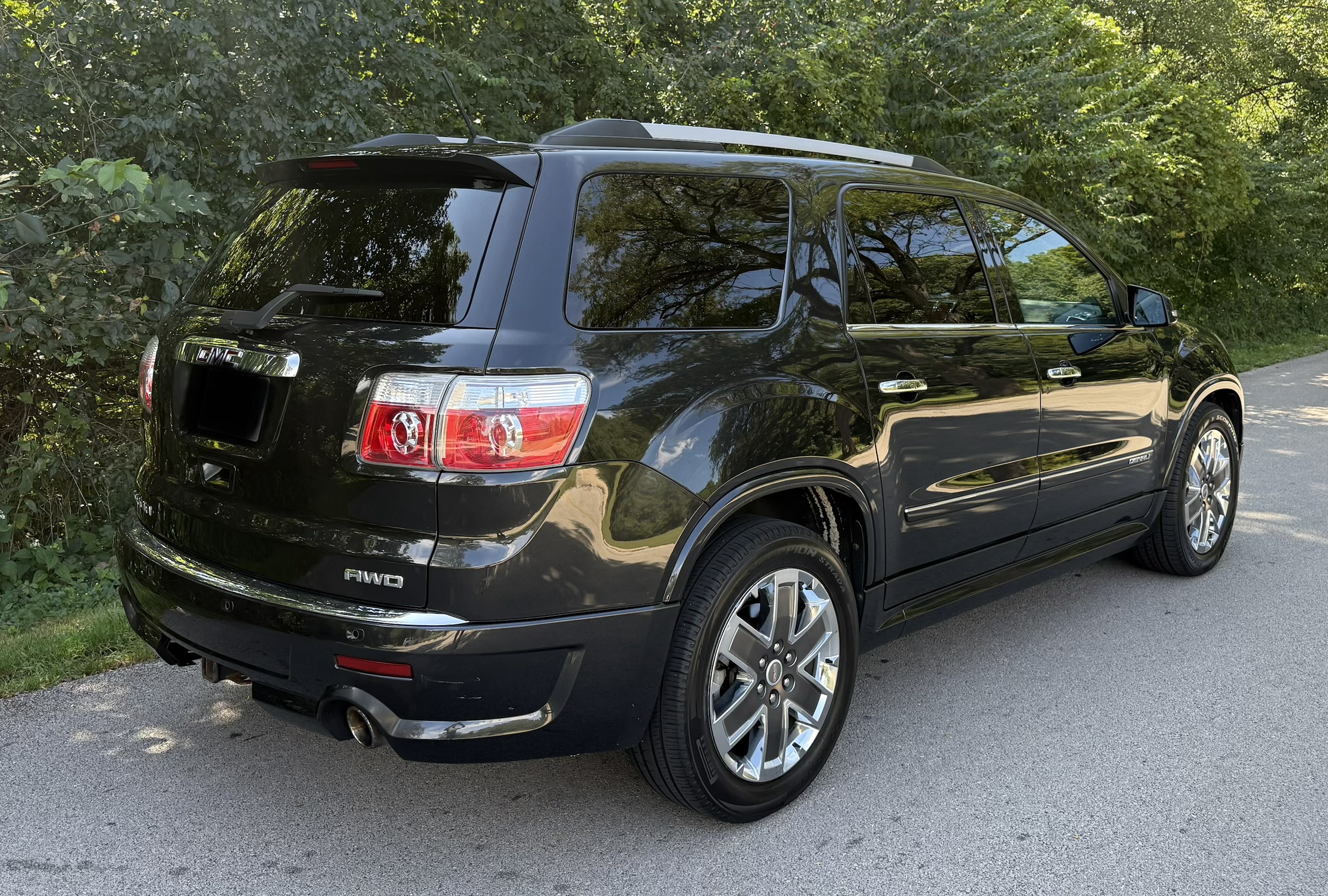 Used 2011 GMC Acadia Denali AWD/4WD image 10