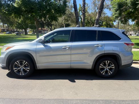 Used 2016 Toyota Highlander XLE FWD image 13