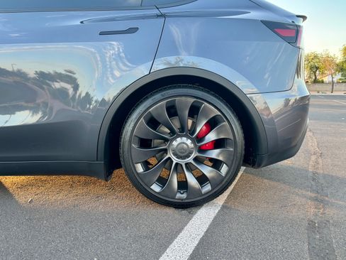 Used 2022 Tesla Model Y Performance AWD/4WD image 11