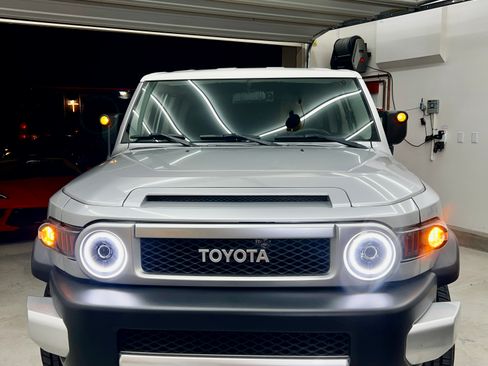Used 2007 Toyota FJ Cruiser 2WD image 1