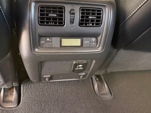 Used 2015 Nissan Pathfinder Platinum FWD image 20
