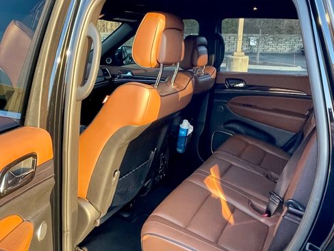 Used 2021 Jeep Grand Cherokee Overland image 12