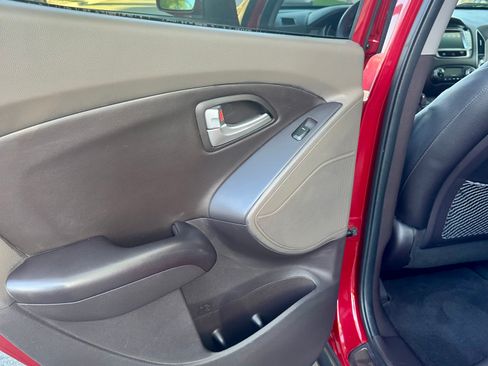 Used 2012 Hyundai Tucson Limited w/ Premium Pkg FWD image 14