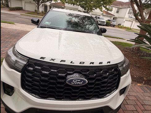 Used 2025 Ford Explorer ST-Line RWD image 5