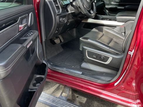 Used 2019 RAM 1500 Laramie AWD/4WD image 12