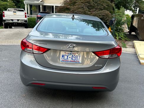Used 2013 Hyundai Elantra Limited w/ Technology Pkg FWD image 5