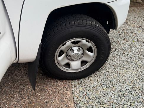 Used 2015 Toyota Tacoma PreRunner w/ SR5 Package image 11