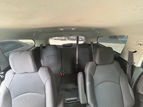 Used 2017 Chevrolet Traverse LT w/ Style and Technology Package image 11
