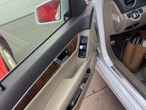 Used 2013 Mercedes-Benz C 250 Sedan image 10