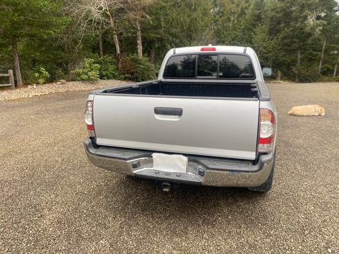 Used 2010 Toyota Tacoma 4x4 Access Cab image 6