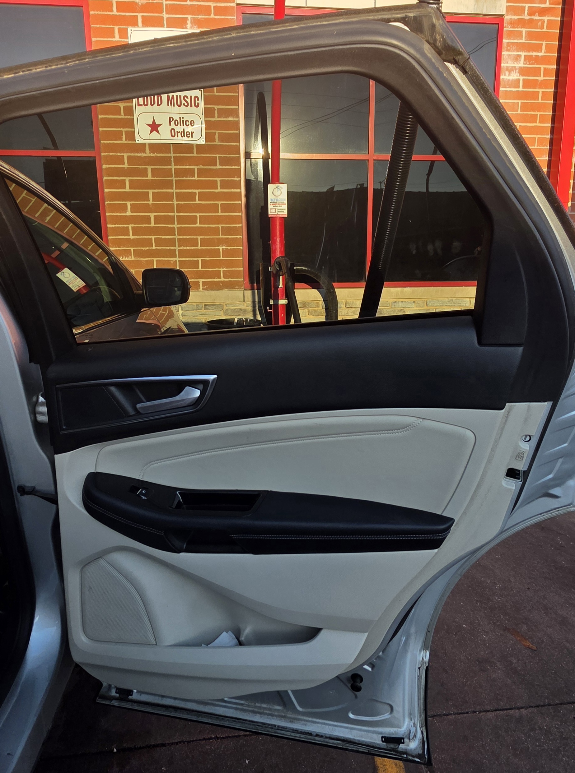 Used 2018 Ford Edge Titanium w/ Equipment Group 301A FWD image 24
