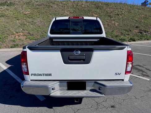Used 2014 Nissan Frontier SV image 6