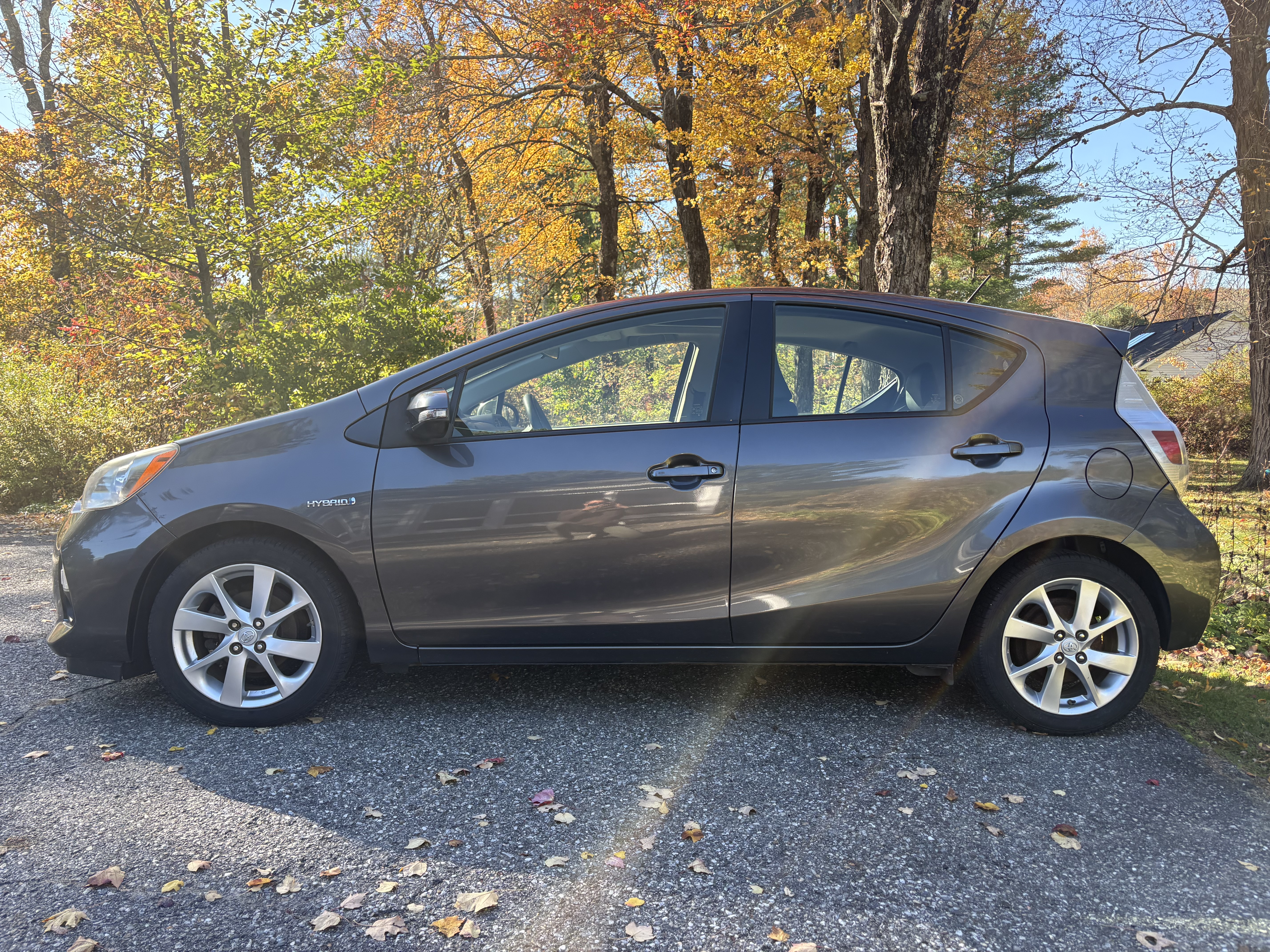 Used 2012 Toyota Prius C Four w/ Alloy Wheel Pkg FWD image 2