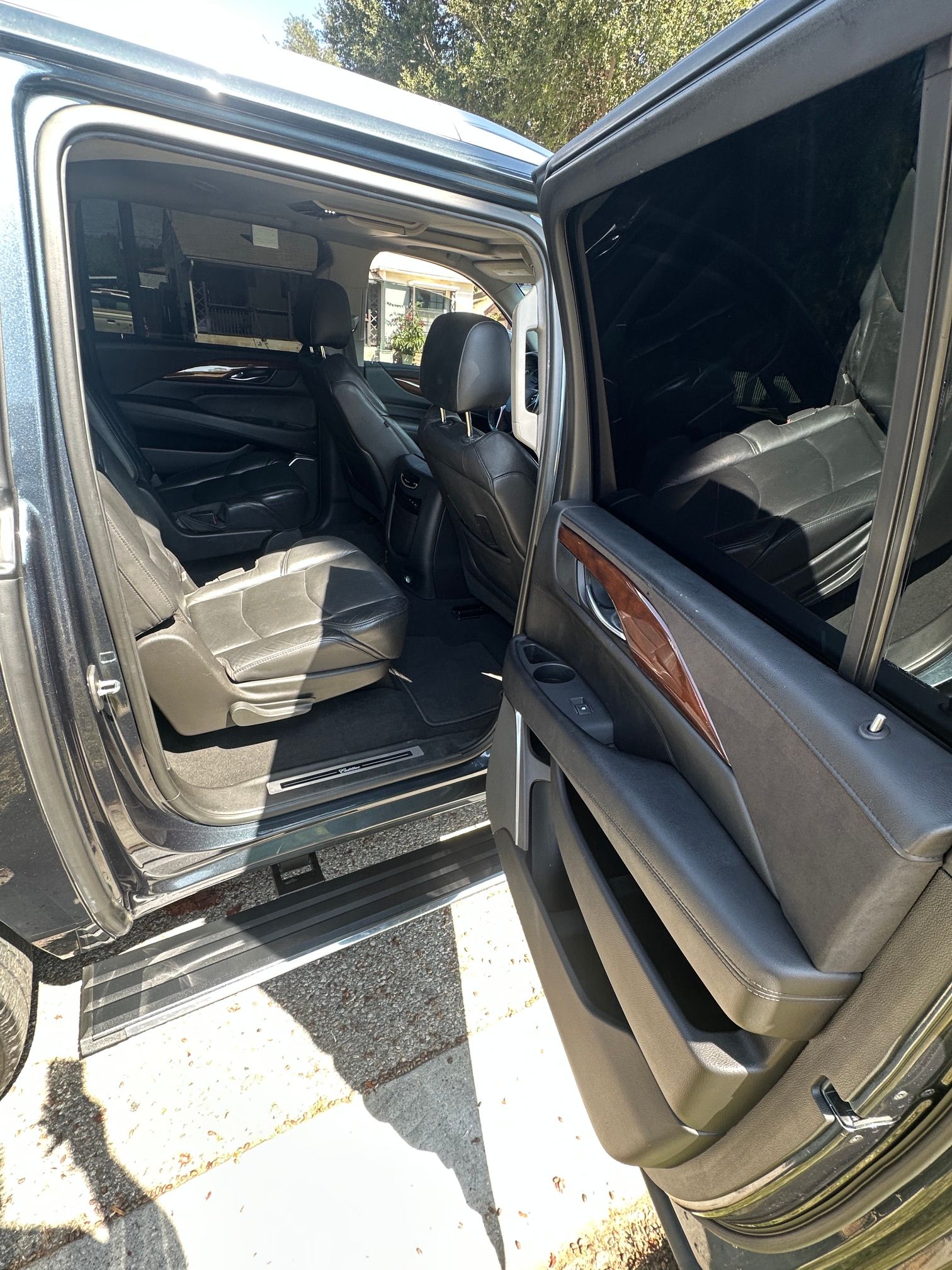 Used 2019 Cadillac Escalade ESV Premium Luxury AWD/4WD image 11