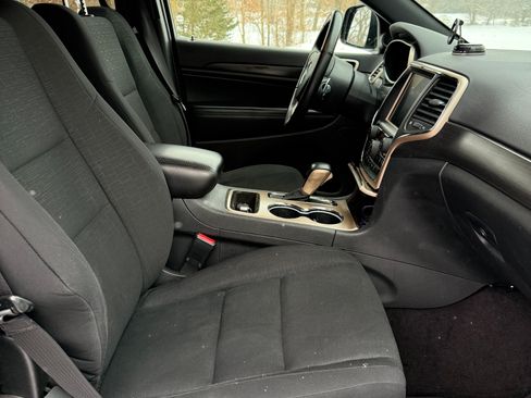 Used 2017 Jeep Grand Cherokee Laredo w/ Quick Order Package 23E image 12