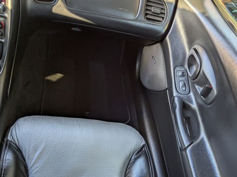 Used 2002 Chevrolet Corvette Z06 w/ Memory Pkg image 28