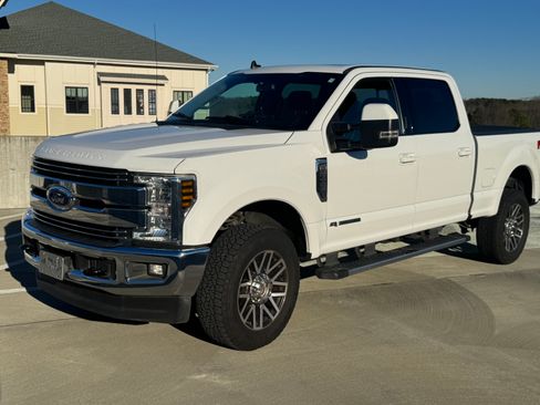 Used 2019 Ford F250 Lariat w/ Lariat Value Package image 6