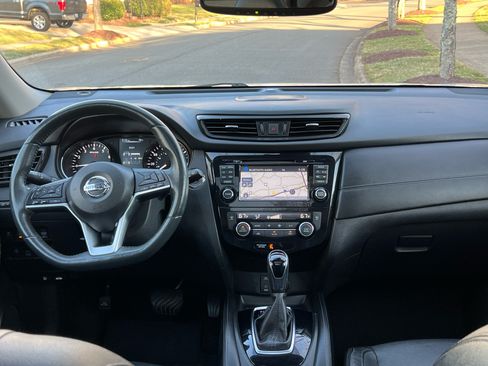 Used 2017 Nissan Rogue SL w/ SL Premium Package image 12