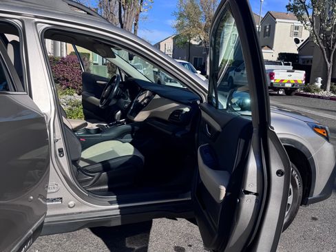 Used 2020 Subaru Outback Premium image 2