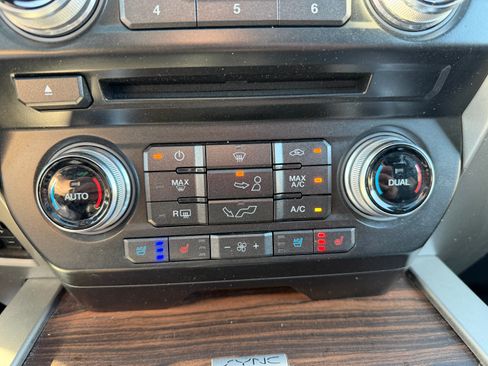 Used 2016 Ford F150 Lariat w/ Equipment Group 502A Luxury AWD/4WD image 25