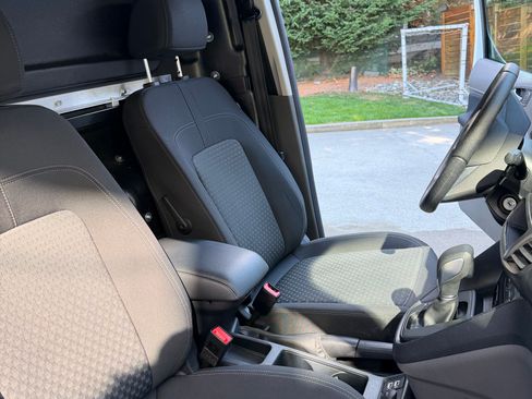 Used 2021 Ford Transit Connect XLT image 9