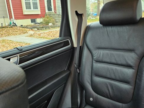 Used 2017 Volkswagen Touareg Executive image 8