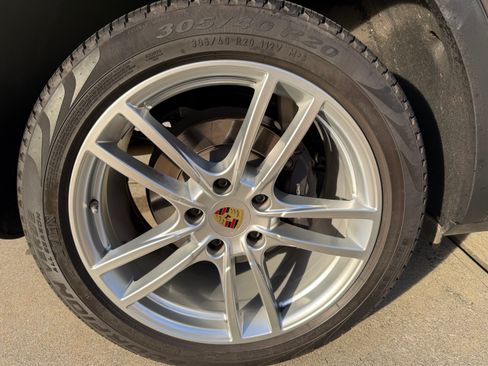 Used 2021 Porsche Cayenne image 18