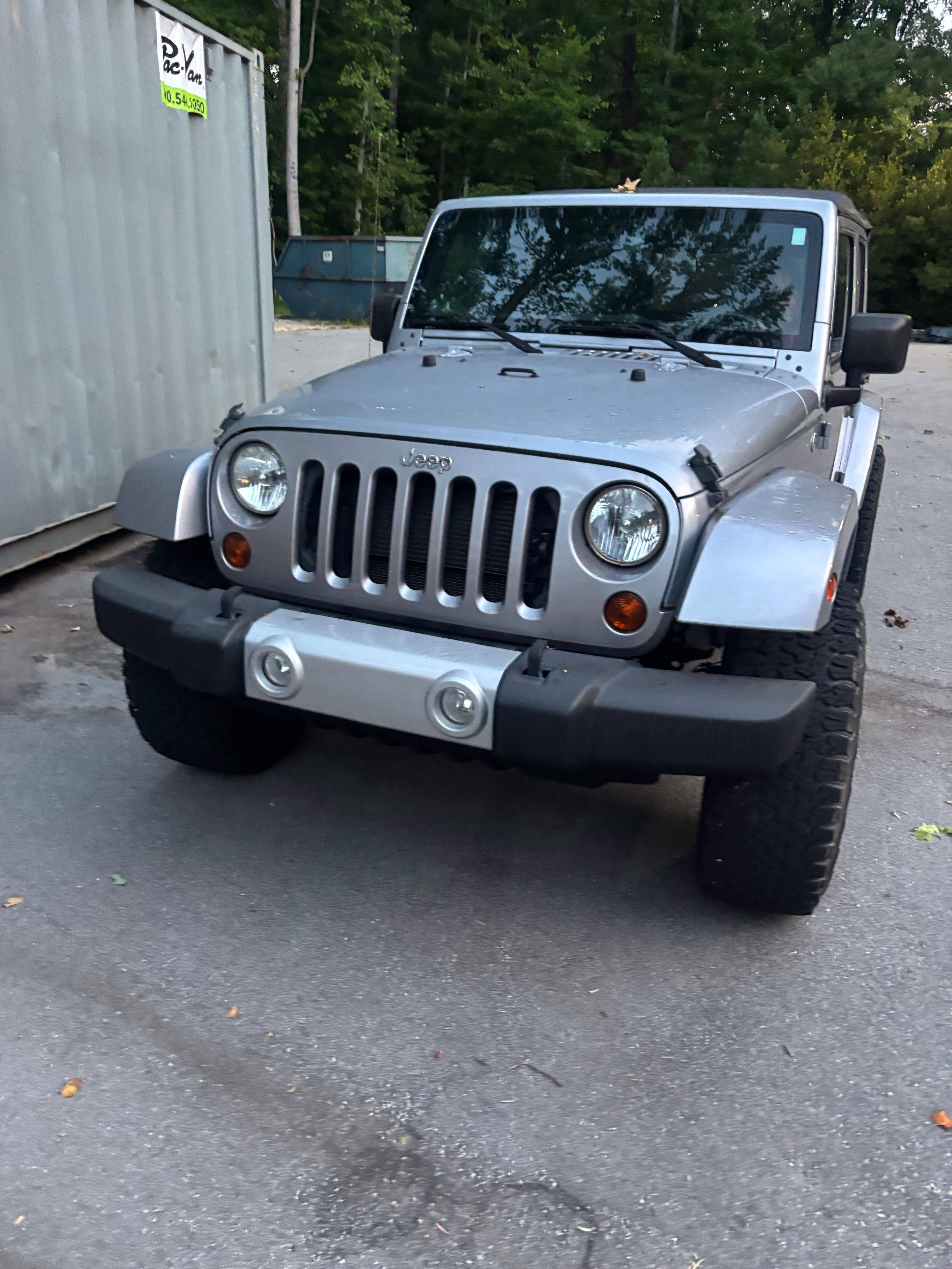 Used 2013 Jeep Wrangler Unlimited Sahara w/ Connectivity Group AWD/4WD image 8