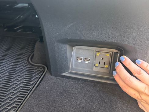 Used 2019 Volkswagen Atlas SEL Premium image 4