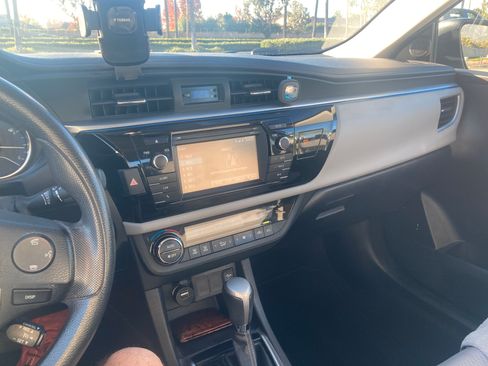 Used 2015 Toyota Corolla LE image 10