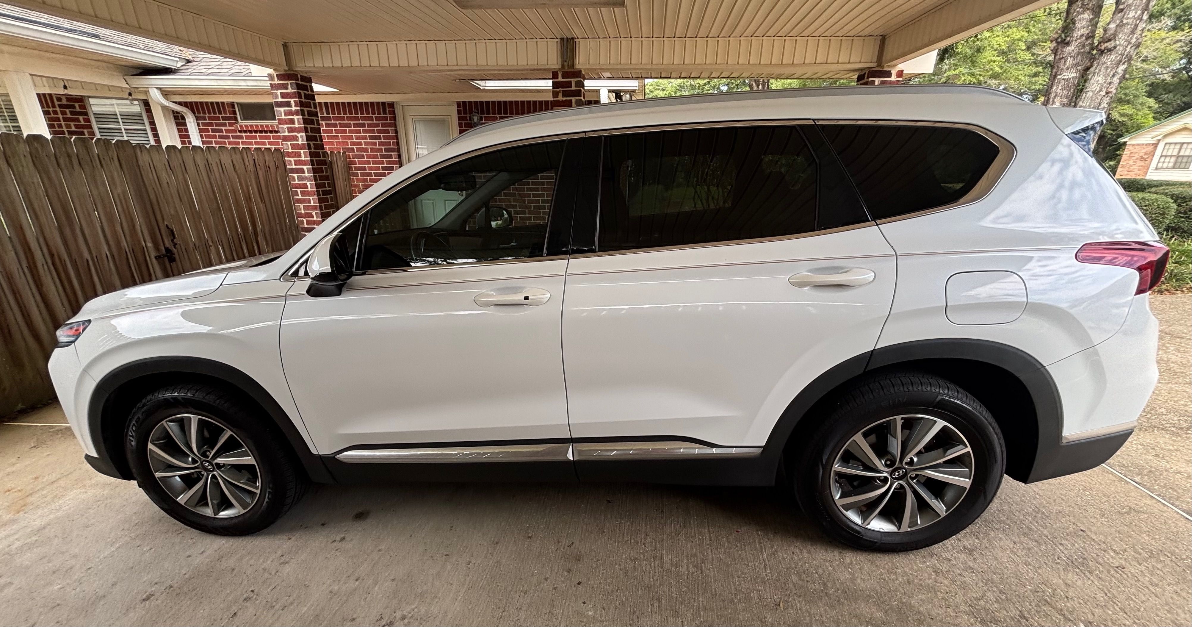 Used 2019 Hyundai Santa Fe SEL FWD image 4