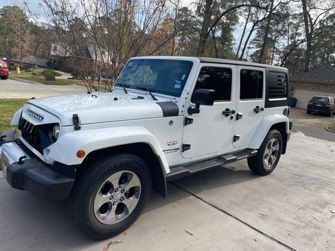 Used 2018 Jeep Wrangler Unlimited Sahara w/ Connectivity Group image 1