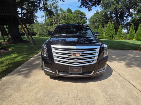 Used 2019 Cadillac Escalade ESV Platinum AWD/4WD image 8