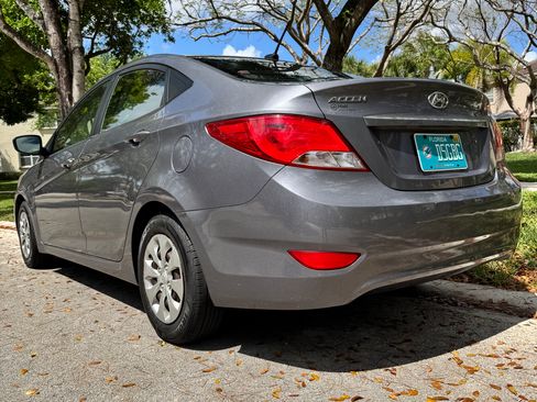 Used 2016 Hyundai Accent SE FWD image 2