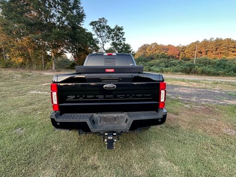 Used 2022 Ford F250 Lariat w/ Black Appearance Package AWD/4WD image 8
