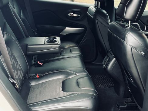 Used 2022 Jeep Cherokee Latitude w/ Sun & Sound Group image 24