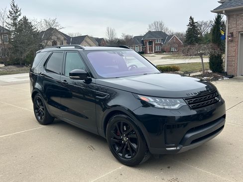 Used 2017 Land Rover Discovery HSE image 2