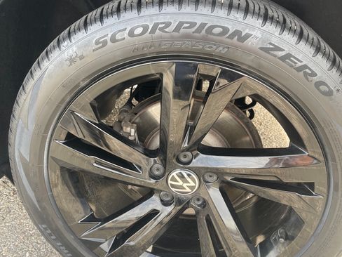 Used 2023 Volkswagen Tiguan SE R-Line image 11