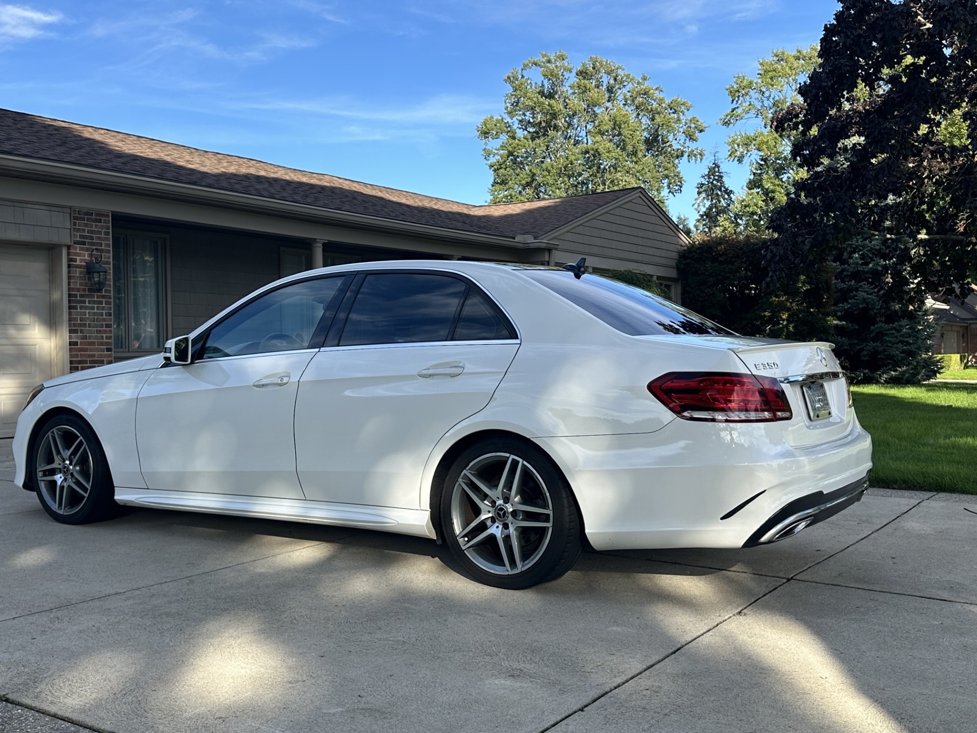 Used 2014 Mercedes-Benz E 350 4MATIC Sedan image 5