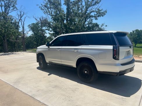 Used 2023 Cadillac Escalade Premium Luxury w/ LPO, Radiant Package AWD/4WD image 2